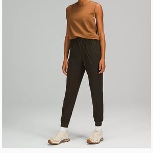 Lululemon Stretch High-Rise Jogger Size 4 Olive Green